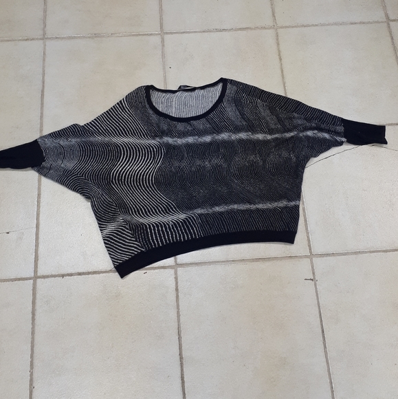 BCBGMaxazria Black and gray top - Dolman sleeves - Picture 9 of 11